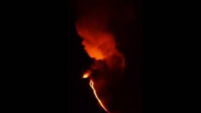 Monitorean actividad del volcán Pacaya, que registra flujo de lava