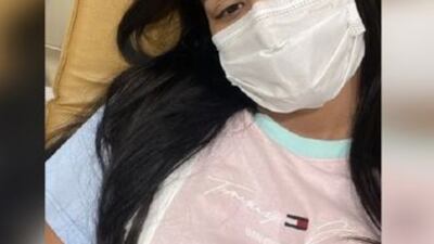 Famosa cantante hospitalizada por aguantarse los gases delante de su novio