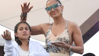 Critican a hija de Jennifer López por lucir como hombre tras nuevo look