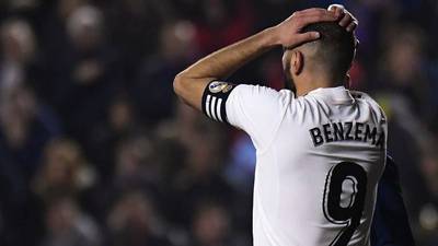 Karim Benzema pasó una noche terrible, además del Clásico sufrió otro golpe