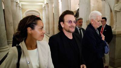 Bono de U2 critica separación de familias en EE. UU.