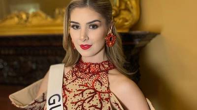 Miss Universo posa junto a la guatemalteca Ivana Batchelor