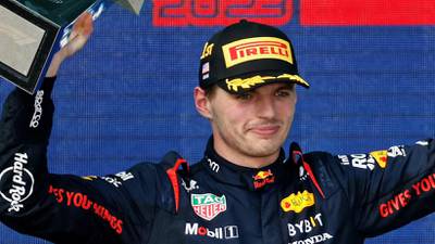 Una brillante remontada de Max Verstappen le da el Gran Premio de Miami