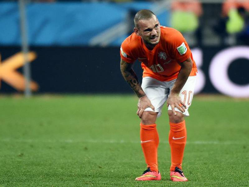 Wesley Sneijder se plantea regresar a los terrenos de juego