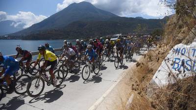 La Vuelta Bantrab se pone rumbo a las faldas del Volcán Tolimán y el Lago de Atitlán