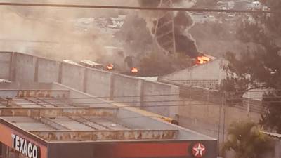 FOTOS: se incendia predio de autobuses del Transurbano