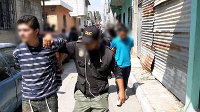 Allanamientos en Villa Nueva dejan dos capturados, un menor remitido y niños rescatados
