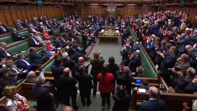 Parlamento británico entra en receso en pleno bloqueo del Brexit
