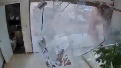 VIDEOS: Explosión en edificio de barrio residencial deja 8 heridos