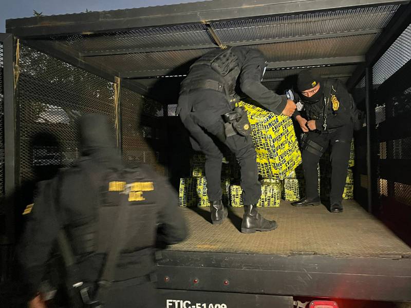 Decomisan más de 400 kilos de cocaína en Puerto Quetzal