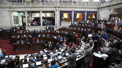 Bloque UNE: "Congreso convoca de urgencia para conocer estado de Sitio, pero ya venció el plazo"