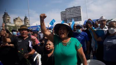 Oenegés de EE. UU. piden a Biden más firmeza ante denuncia de autoritarismo en Guatemala