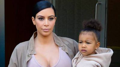 Captan a la hija de Kim Kardashian usando un corsé al estilo de su mamá