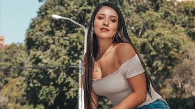 La locutora guatemalteca Bea del Valle deja al desnudo su descomunal booty