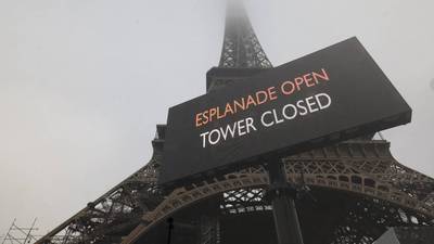 Cierran la Torre Eiffel debido a masiva huelga en Francia