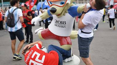Roban en Rusia la estatua de la mascota del Mundial