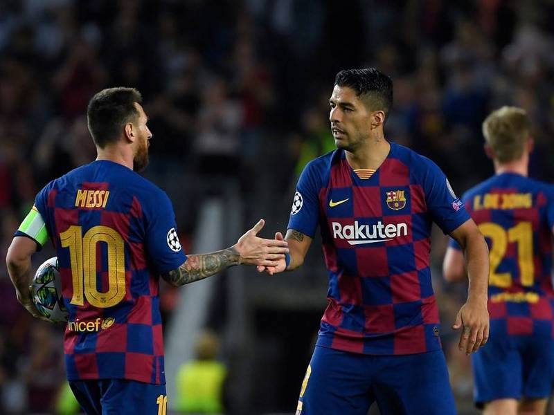 Barcelona logra su primera victoria con una noche mágica de Luis Suárez