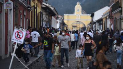 Autorizan que policía municipal retire ventas ambulantes en Antigua Guatemala