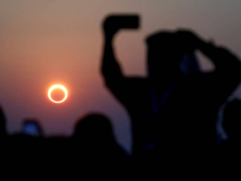 Tenía todo para ser un excelente video del eclipse solar y esto le pasó