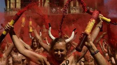 EN IMÁGENES. Se desnudan para protestar contra las fiestas de San Fermín