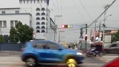 VIDEO. Motorista arrollado por agentes de la PNC en la Avenida Bolívar