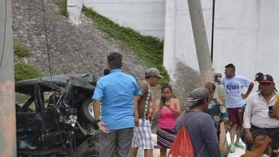 Una mujer fallecida y otras cinco personas heridas deja accidente en autopista Palín-Escuintla