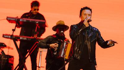 ¡Da la cara! Escenario y pantalla se caen en concierto de Fonseca en Guatemala
