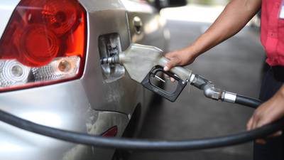 Precio de gasolina regular aumenta pese a subsidio