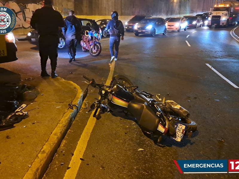 Motorista pierde la vida tras impactar en muro del bulevar Liberación