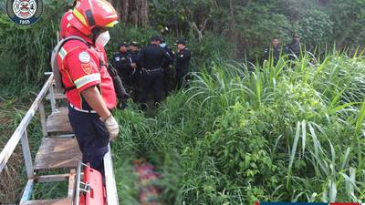 Localizan tres cuerpos en un canal de aguas negras en Villa Nueva