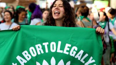 Partido de López Obrador busca despenalizar aborto en todo México