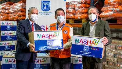 Israel dona equipo de protección para personal médico guatemalteco
