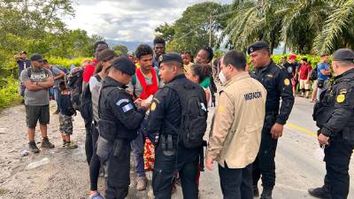 Grupo de 600 migrantes ingresa a Guatemala por puesto sin autorización