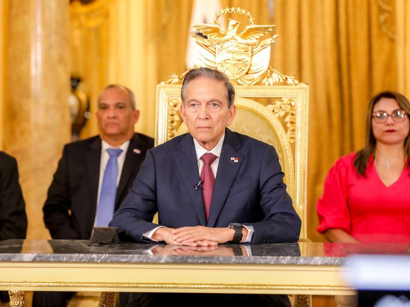 El presidente de Panamá viaja a EE. UU. para evaluación de su enfermedad