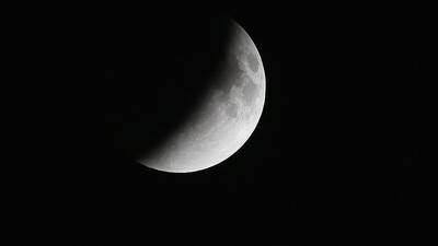 EN DIRECTO: Mira el eclipse parcial de Luna, el más largo del siglo