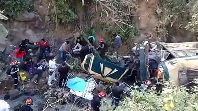 VIDEO. Bus cae a barranco en ruta Interamericana; se confirman cinco fallecidos