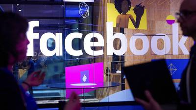 Gran Bretaña multa a Facebook por no proteger información