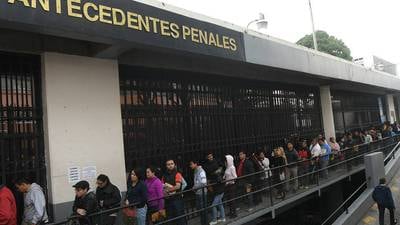 Guatemaltecos tramitan boletas de carencia de antecedentes penales y policiacos