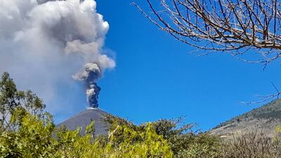 Ceniza del volcán de Pacaya puede llegar a comunidades de Suchitepéquez