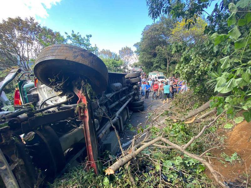 23 heridos tras accidente de bus en Chimaltenango