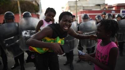 EN IMÁGENES. Migrantes se niegan a ser regresados a Honduras