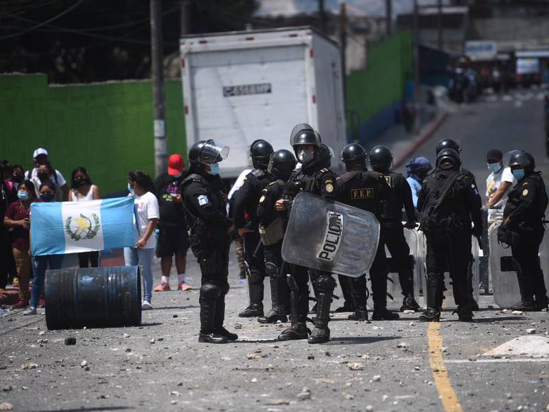 Vecinos se enfrentan con supuestos invasores en Nimajuyú
