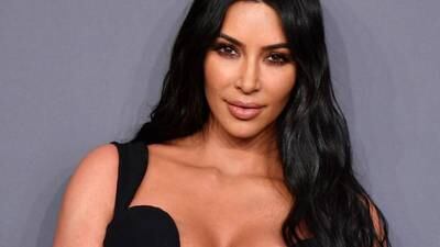Kim Kardashian paraliza las redes con micro bikini que solo cubre lo necesario