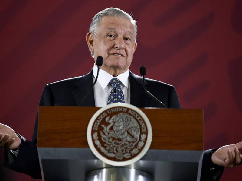 Presidente mexicano inicia gira con visita a Guatemala