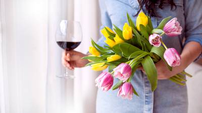 ¿Merlot, Chardonnay o Rosé? Cómo elegir el vino ideal para mamá