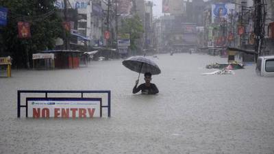 EN IMÁGENES. Lluvias torrenciales dejan más de 60 muertos en Nepal e India