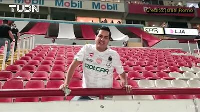 VIDEO. Aficionado del Necaxa esparce cenizas de su padre en juego de Liga MX