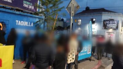 Bus de Comunicaciones es atacado en su ingreso al estadio Mario Camposeco