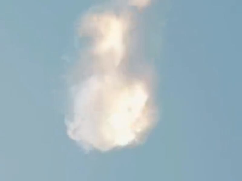 VIDEO: Momento de la explosión del cohete Starship, de SpaceX, tras su lanzamiento