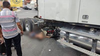Accidente de tránsito en Villa Nueva deja dos personas fallecidas